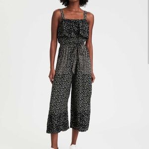 American Eagle flower print Jumpsuit ~NWT~ Size S.